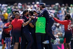 Players of United States celebrate after their win in the ICC Men's T20 World Cup cricket match against Pakistan at the Grand Prairie Stadium in Grand Prairie, Texas, Thursday, June 6, 2024. (AP Photo/Tony Gutierrez)